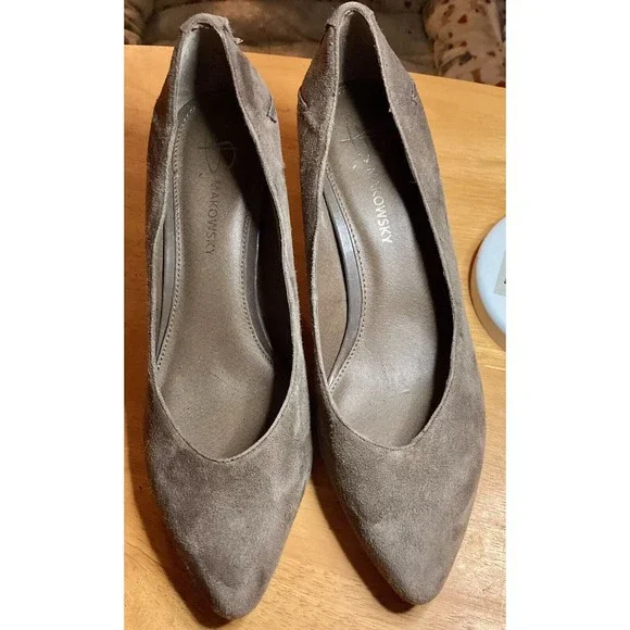 B Makowsky Women's Tan Suede Low Heel Classic Pumps Size 7 - Picture 3 of 14
